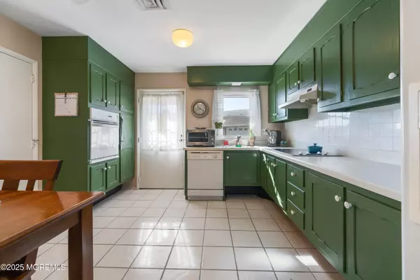 677 New Castle Court, Lakewood, NJ 08701