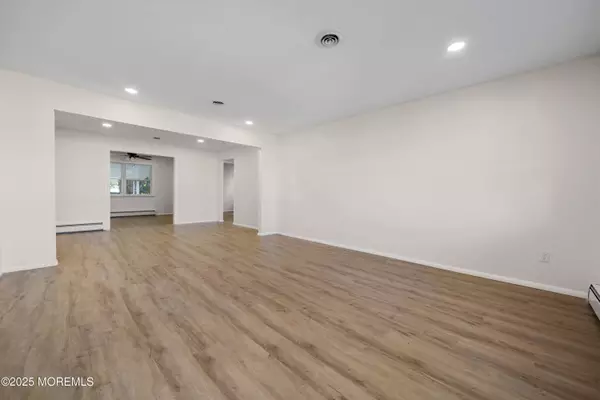 6 Westport Drive, Toms River, NJ 08757