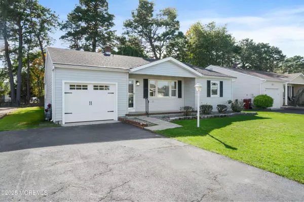 6 Westport Drive, Toms River, NJ 08757