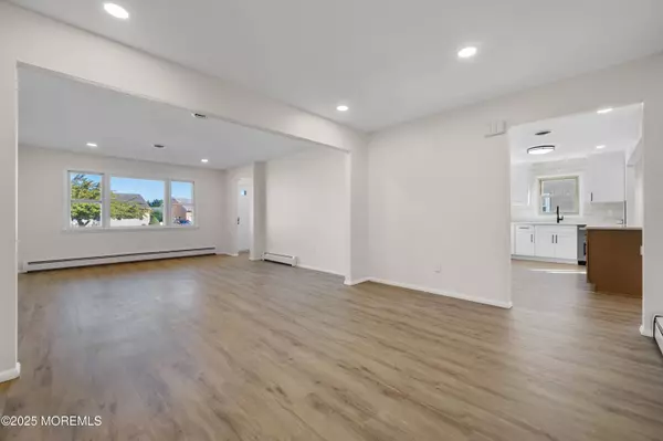 6 Westport Drive, Toms River, NJ 08757