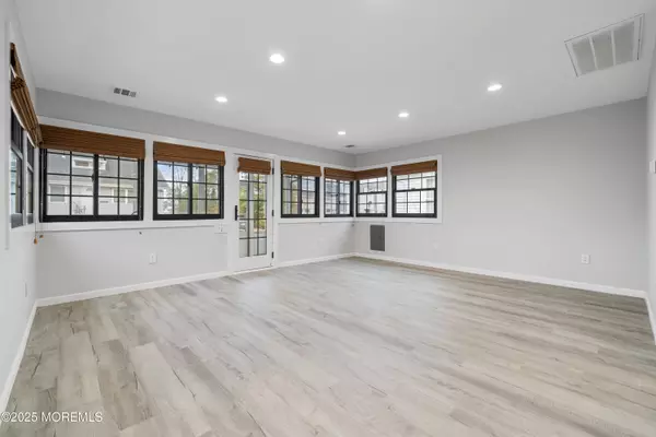 142 E Lakewood Avenue, Ocean Gate, NJ 08740