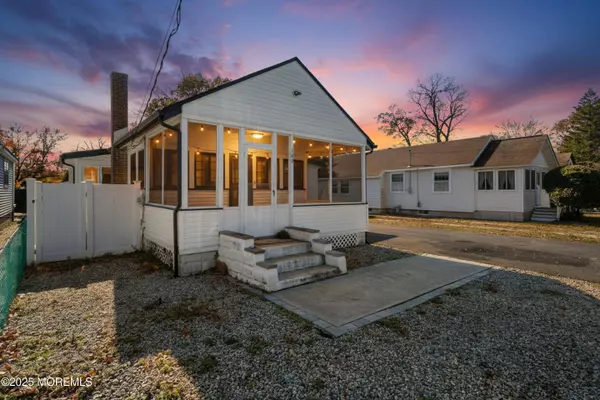 142 E Lakewood Avenue, Ocean Gate, NJ 08740