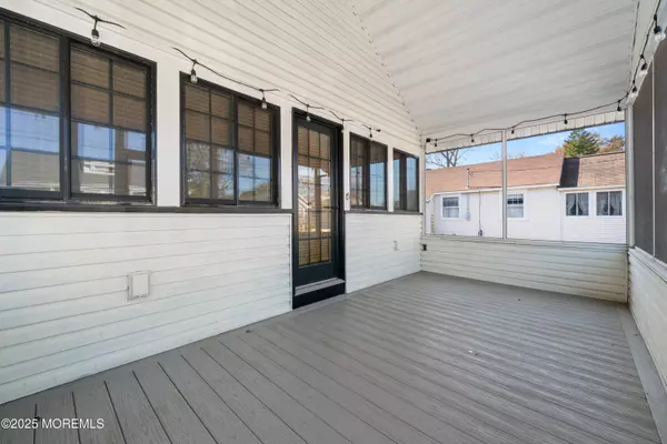 142 E Lakewood Avenue, Ocean Gate, NJ 08740