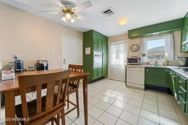 677 New Castle Court, Lakewood, NJ 08701