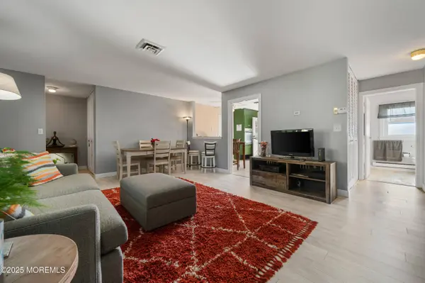 677 New Castle Court, Lakewood, NJ 08701