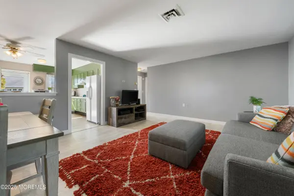 677 New Castle Court, Lakewood, NJ 08701