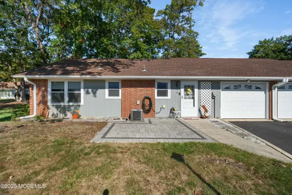 677 New Castle Court, Lakewood, NJ 08701