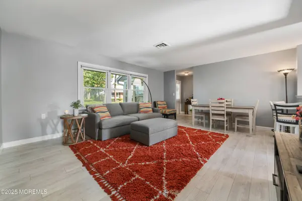 677 New Castle Court, Lakewood, NJ 08701