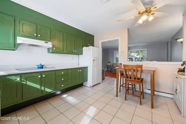 677 New Castle Court, Lakewood, NJ 08701