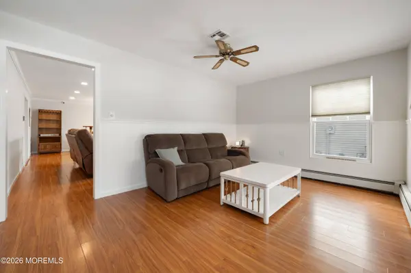 20 Camrose Street, Toms River, NJ 08757