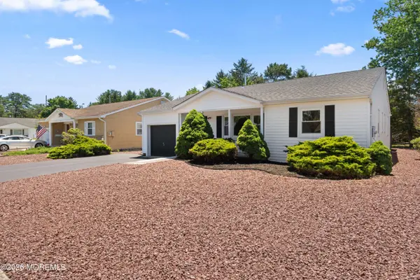 33 Whitmore Drive, Toms River, NJ 08757
