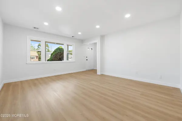 33 Whitmore Drive, Toms River, NJ 08757
