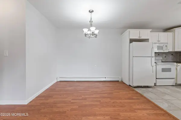 48 Berkshire Court, Toms River, NJ 08753