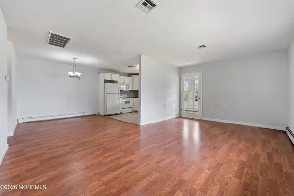 48 Berkshire Court, Toms River, NJ 08753