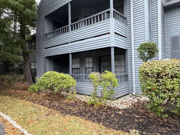 406 Woodhaven Drive, Edison, NJ 08817