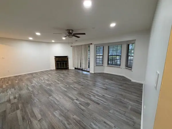 406 Woodhaven Drive, Edison, NJ 08817