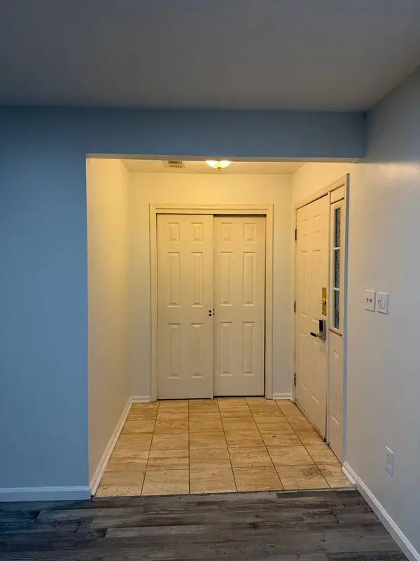 406 Woodhaven Drive, Edison, NJ 08817