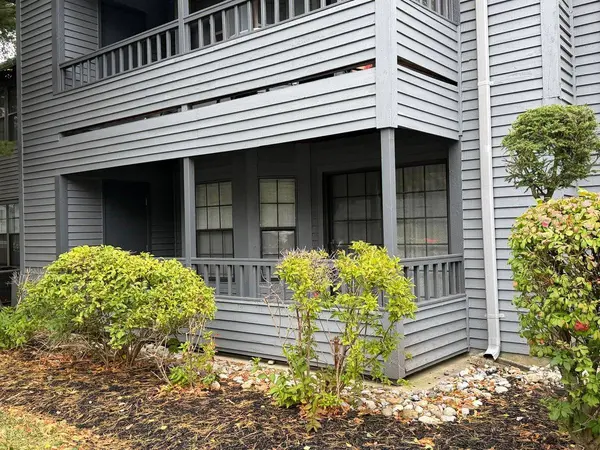406 Woodhaven Drive, Edison, NJ 08817