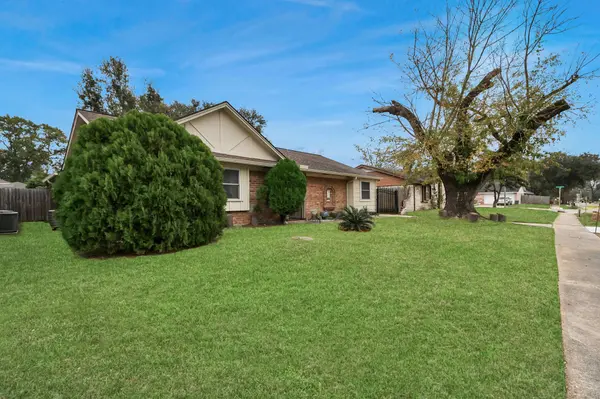 16306 Forest Way DR, Houston, TX 77090