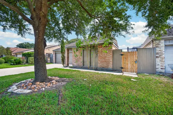 11803 Brook Meadows LN, Meadows Place, TX 77477