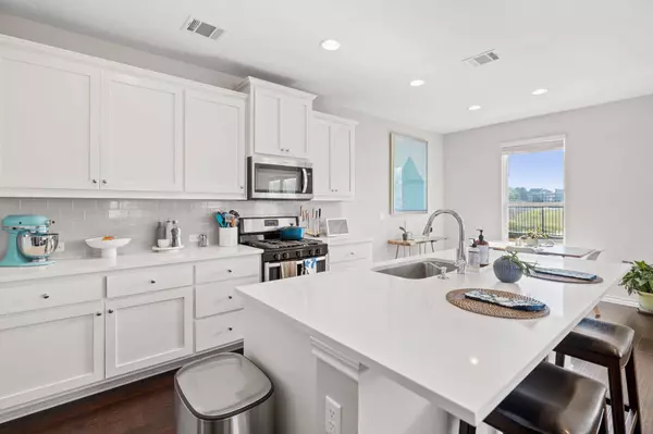 5201 Golden Canary LN, Austin, TX 78723