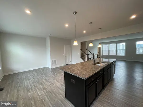 7821 COVE POINT DR, Manassas, VA 20109