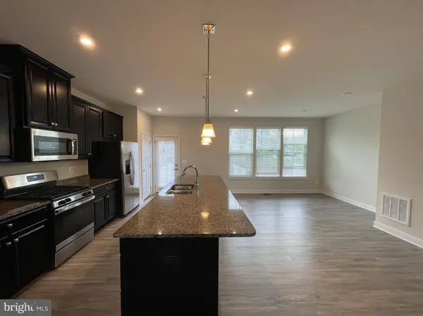 7821 COVE POINT DR, Manassas, VA 20109