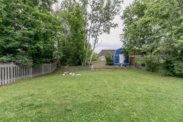 18 Chippawa CT #Upper, Barrie, ON L4M 5N8