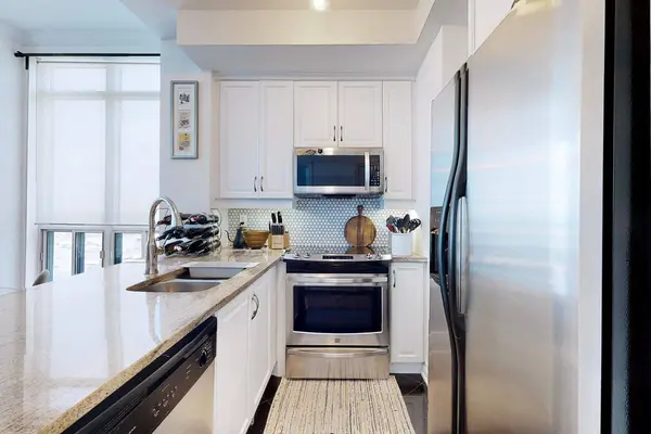 2087 Lake Shore BLVD W #PH7, Toronto W06, ON M8V 4G3