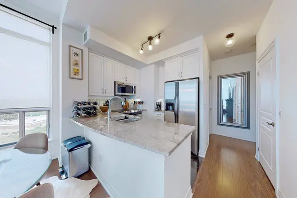 2087 Lake Shore BLVD W #PH7, Toronto W06, ON M8V 4G3