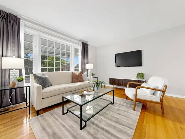 32 Cairnside CRES, Toronto C15, ON M2J 3M8