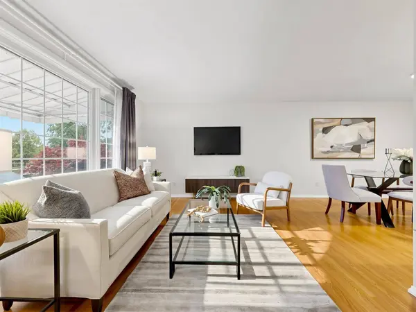 32 Cairnside CRES, Toronto C15, ON M2J 3M8