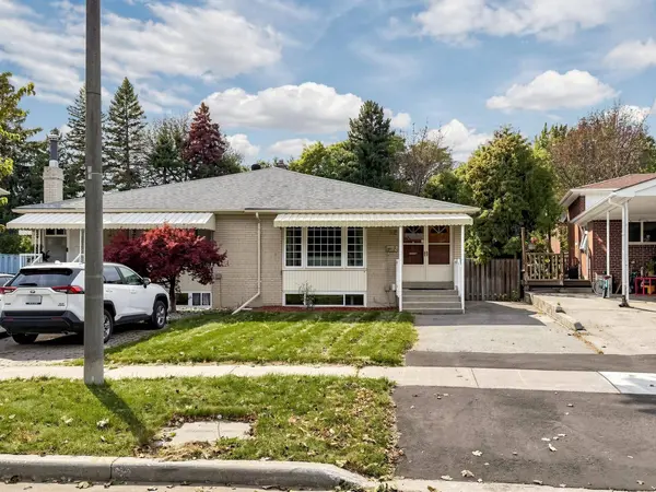 32 Cairnside CRES, Toronto C15, ON M2J 3M8