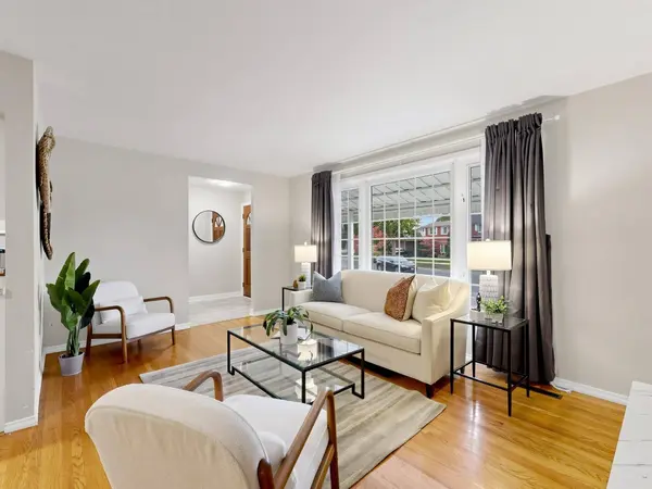 32 Cairnside CRES, Toronto C15, ON M2J 3M8
