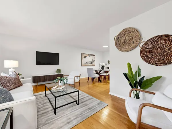 32 Cairnside CRES, Toronto C15, ON M2J 3M8
