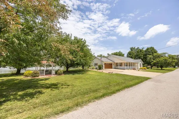 4121 Bruene AVE, Pontoon Beach, IL 62040