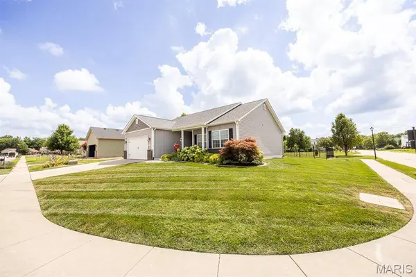 7000 Augusta DR, Glen Carbon, IL 62034