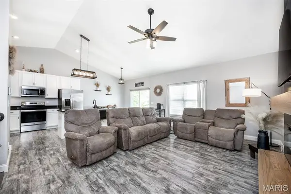 7000 Augusta DR, Glen Carbon, IL 62034