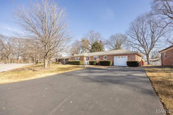 328 W Park DR, Belleville, IL 62226