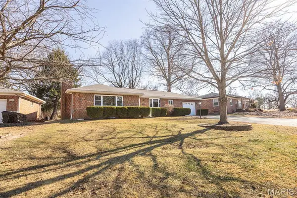 328 W Park DR, Belleville, IL 62226