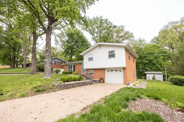 28 Berkshire DR, Belleville, IL 62223