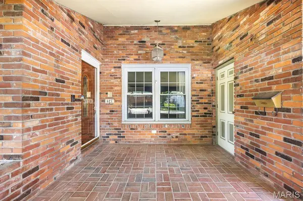 621 Harvard DR, Edwardsville, IL 62025