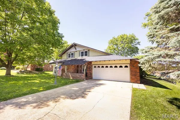 621 Harvard DR, Edwardsville, IL 62025