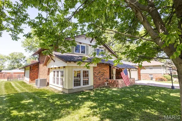 621 Harvard DR, Edwardsville, IL 62025