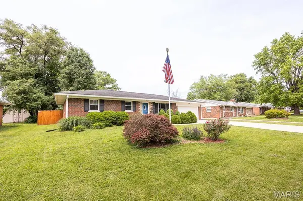 111 Marilyn AVE, Belleville, IL 62226