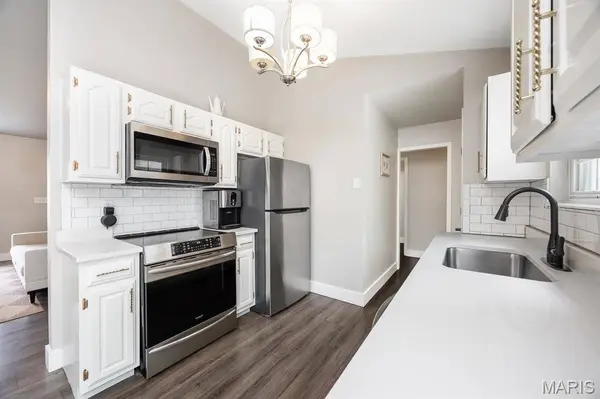 102 Bayridge CT, Glen Carbon, IL 62034