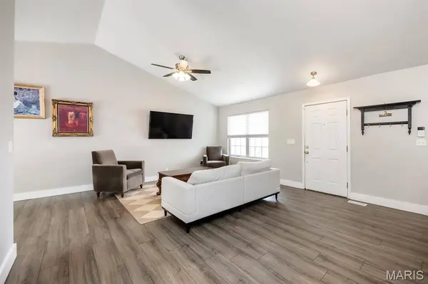 102 Bayridge CT, Glen Carbon, IL 62034