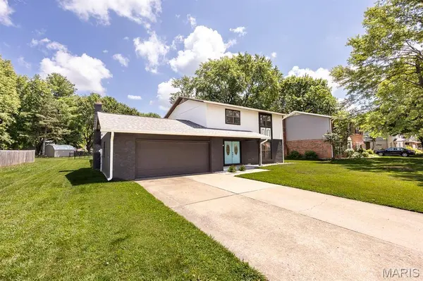 200 Debra DR, Fairview Heights, IL 62208
