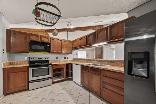 10135 Shell Rock RD, La Porte, TX 77571