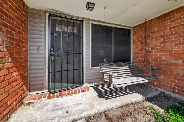 10135 Shell Rock RD, La Porte, TX 77571